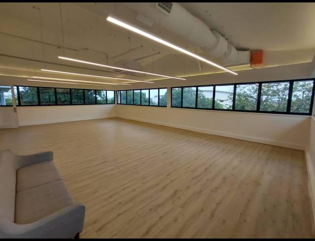 133M² OFFICE TO LET IN HALFWAY HOUSE